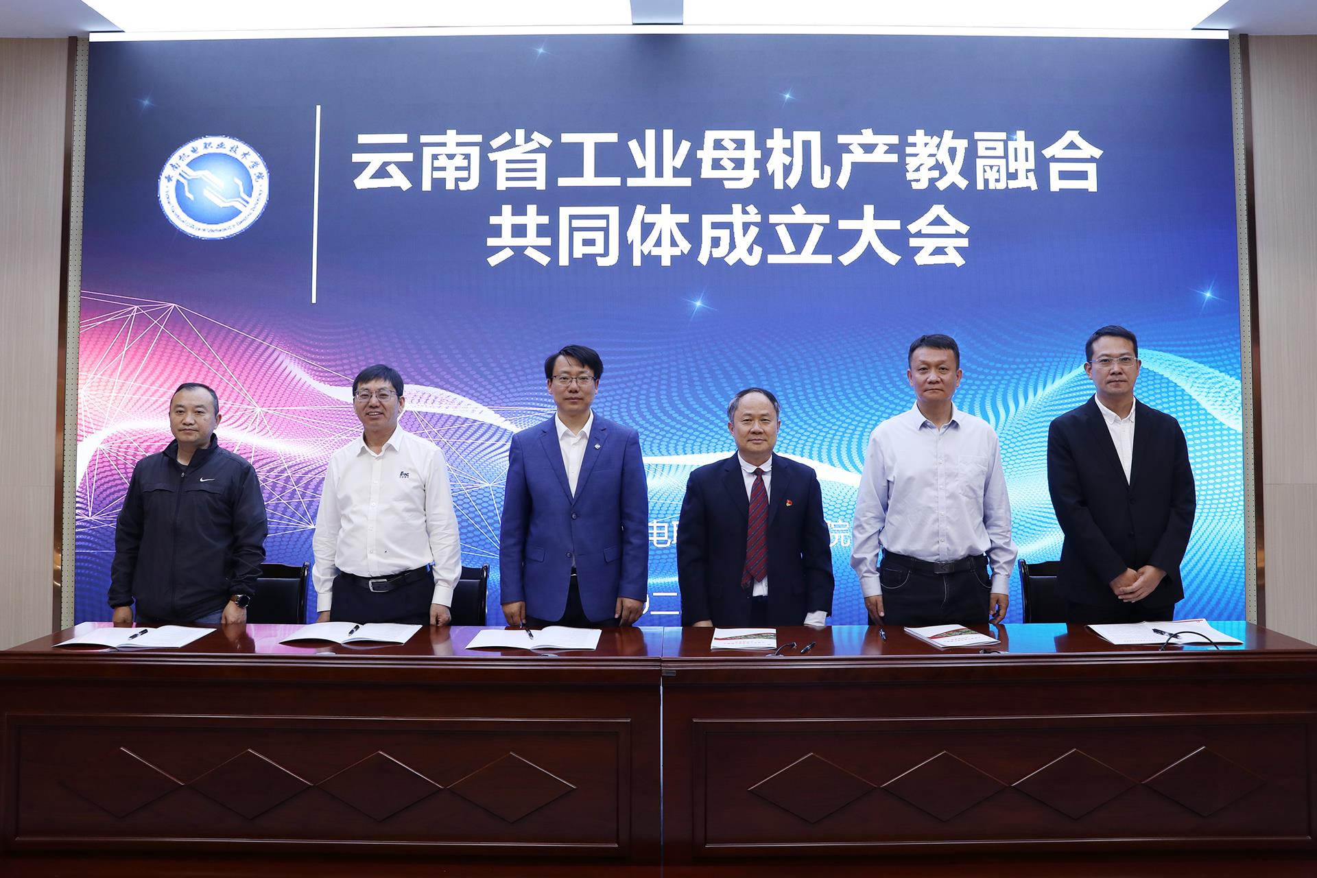 0e7c2b50ae9343a6855acee95a169e92.jpg 0e7c2b50ae9343a6855acee95a169e92.jpg