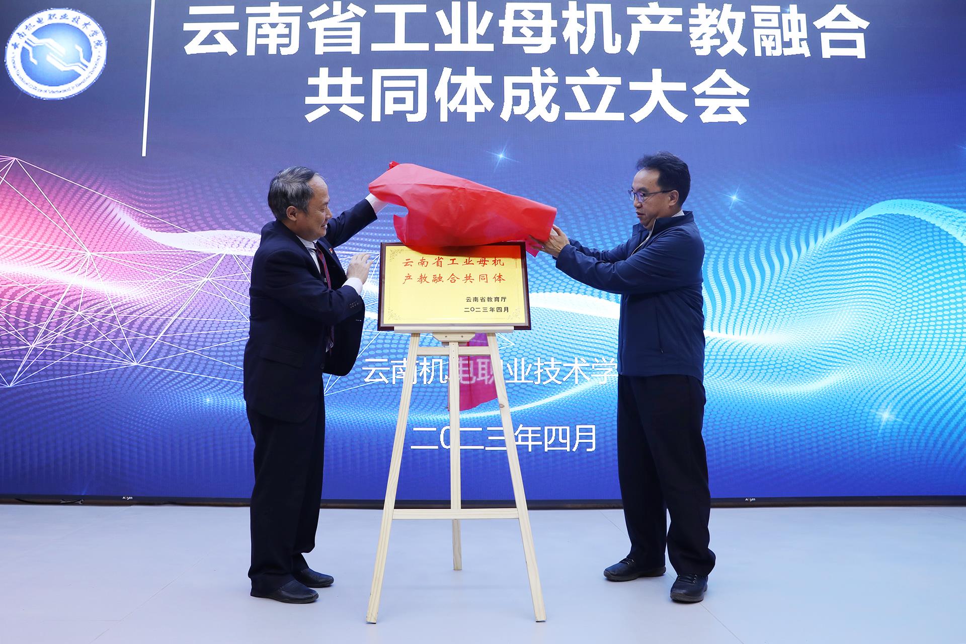 41a5c231c4ed4ed8b52e968f1a44c84c.jpg 41a5c231c4ed4ed8b52e968f1a44c84c.jpg